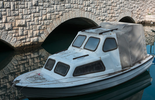 Vlekken op bootkap aanpakken
